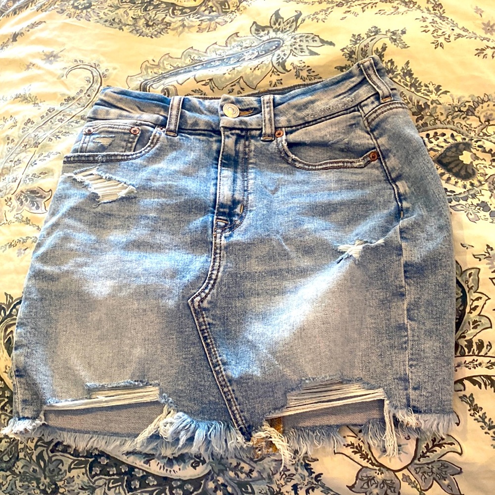 Adorable American Eagle skirt,size 2 stretchy and comfy!!!